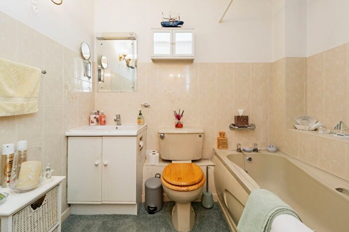 1 Bedroom Flat For Sale In Dingleway, Appleton, Warrington, Cheshire, WA4