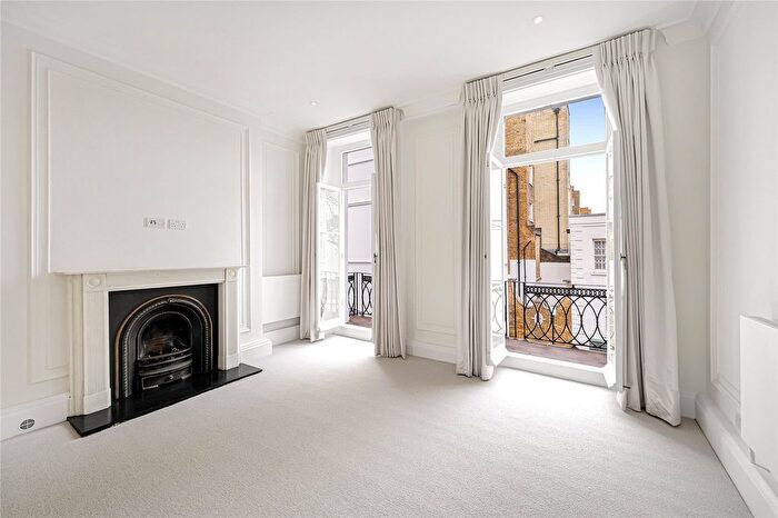 3 Bedroom Flat To Rent In Cadogan Place, London, SW1X