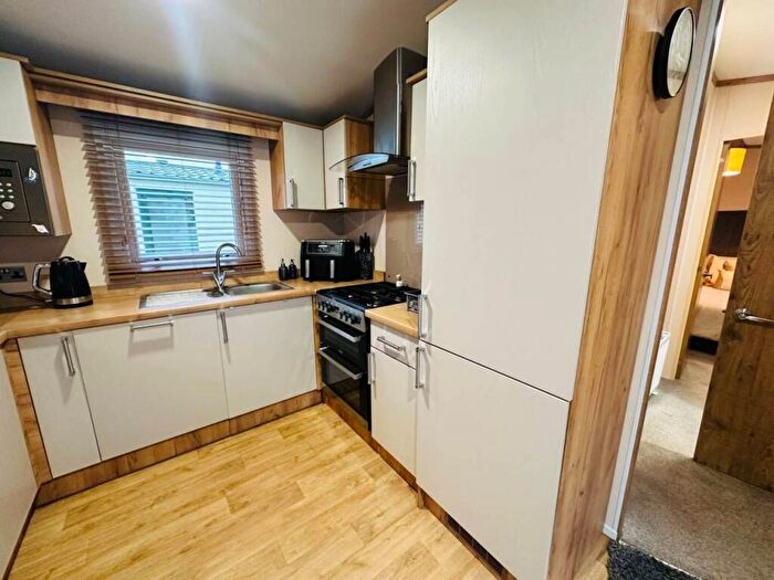 2 Bedroom Caravan For Sale In Perowne Way, Sandown, PO36