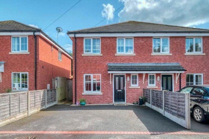 3 Bedroom Semi-Detached House To Rent In Golden Cross Drive, Catshill, Bromsgrove, Worcestershire, B61