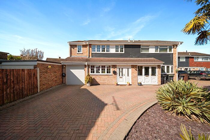 3 Bedroom Semi Detached House For Sale In The Drove Way, Istead Rise, Gravesend, Kent, DA13
