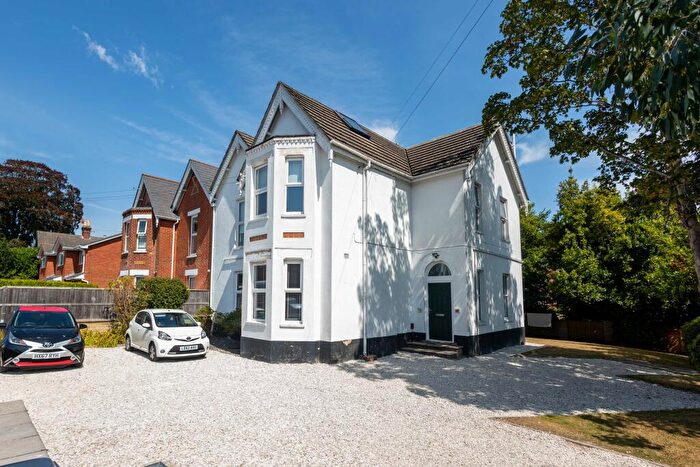 2 Bedroom Flat To Rent In Charmouth Grove, Poole, BH14