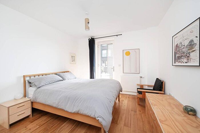 1 Bedroom Flat For Sale In Collent Street, Hackney, London, E9
