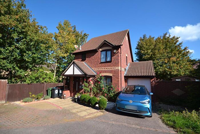 3 Bedroom Detached House For Sale In Blansby Chase, Emerson Valley, Milton Keynes, Buckinghamshire, MK4