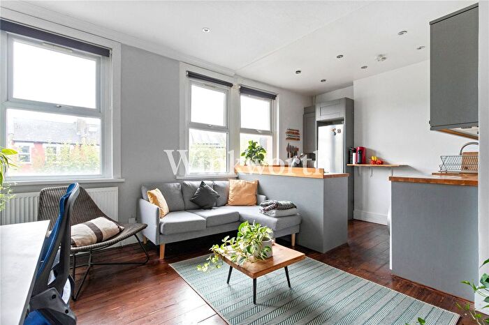 2 Bedroom Flat For Sale In Carlingford Road, London, N15
