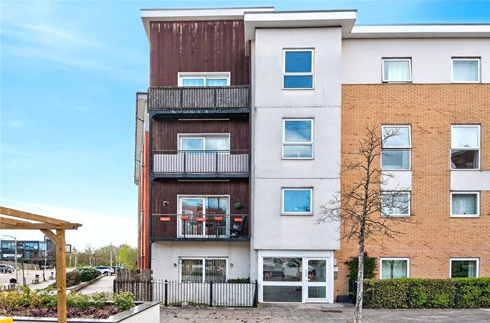 2 Bedroom Flat For Sale In Drake Way, Reading, Berkshire, RG2