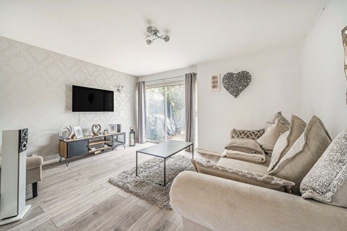 3 Bedroom Flat For Sale In Church Close, Addlestone, Surrey, KT15