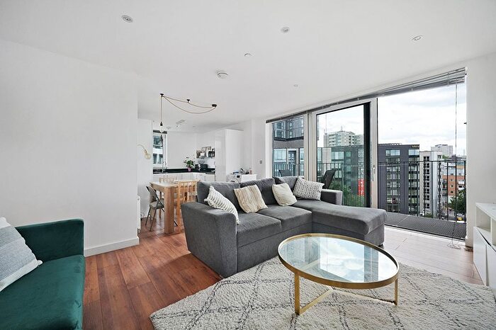 2 Bedroom Flat To Rent In Aquarelle House, City Road, EC1V