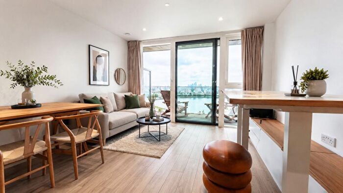 2 Bedroom Flat For Sale In Woodberry Down, Finsbury Park, N4