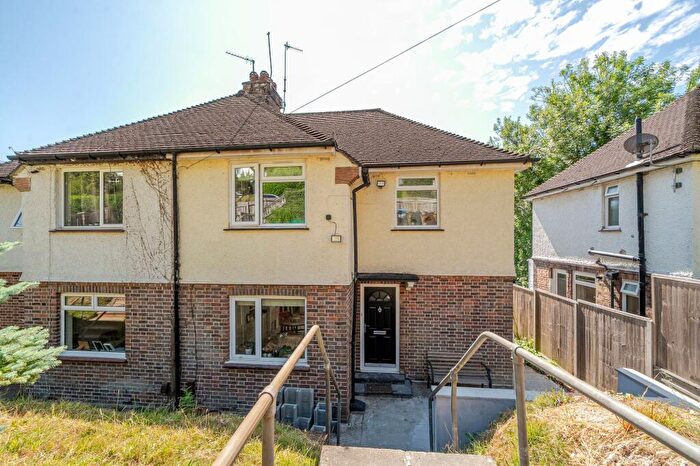 3 Bedroom Semi-Detached House For Sale In Stafford Road, Caterham, CR3