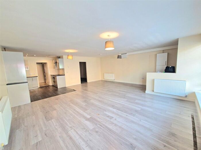 1 Bedroom Flat To Rent In Apt B Sylvan Court, Untion Road, New Mills, SK22