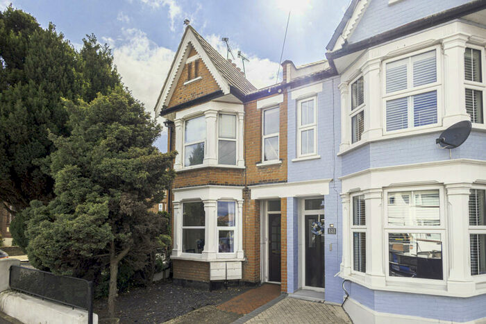 1 Bedroom Flat To Rent In Elm Road, Leigh-on-sea, SS9