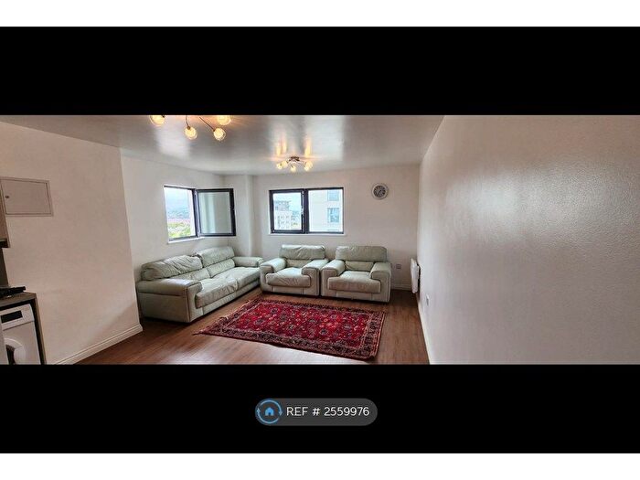 2 Bedroom Flat To Rent In Churchill Way, Cardiff, CF10