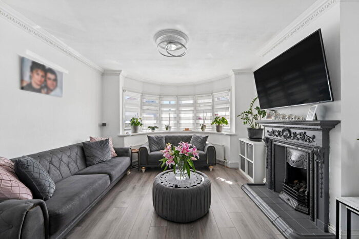 4 Bedroom Semi-Detached House For Sale In Gipsy Road, Welling, DA16