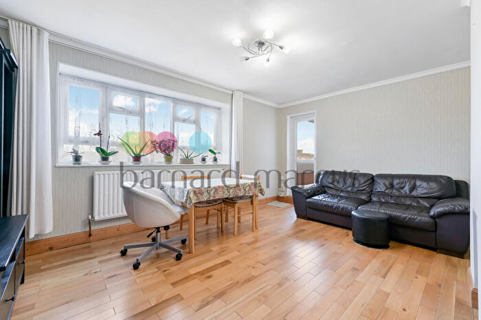3 Bedroom Apartment To Rent In Colney Hatch Lane, Muswell Hill, N10
