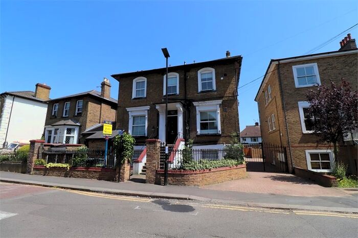 Studio To Rent In Woodlands Road, Isleworth, TW7