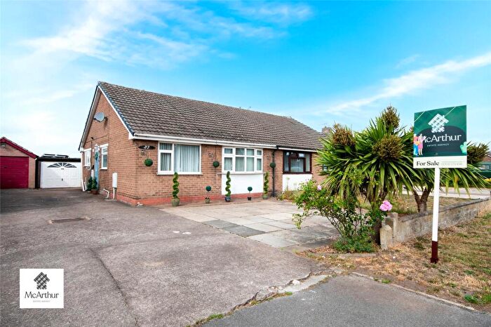 2 Bedroom Bungalow For Sale In Baulk Lane, Harworth & Bircotes, Doncaster, South Yorkshire, DN11