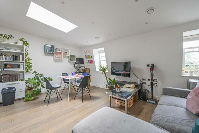 1 Bedroom Flat To Rent In Whitecross Street, Barbican, London, EC1Y