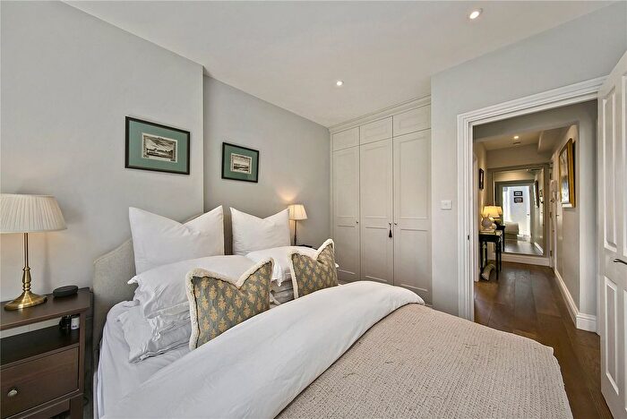 1 Bedroom Flat For Sale In Richmond Road, East Twickenham, TW1