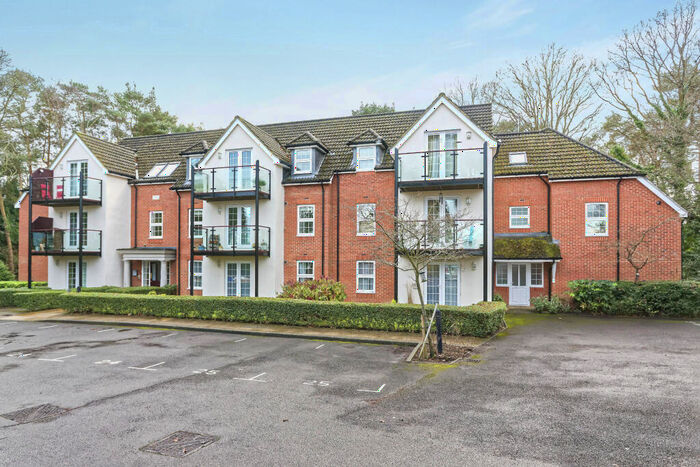 2 Bedroom Apartment To Rent In The Coppice, Fleet, GU52