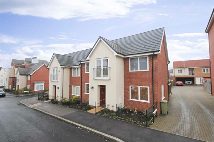 3 Bedroom Semi-Detached House To Rent In Sinatra Drive, Oxley Park, MK4