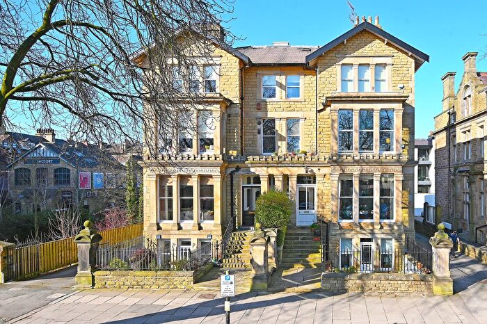 2 Bedroom Flat For Sale In Victoria Avenue, Harrogate, HG1