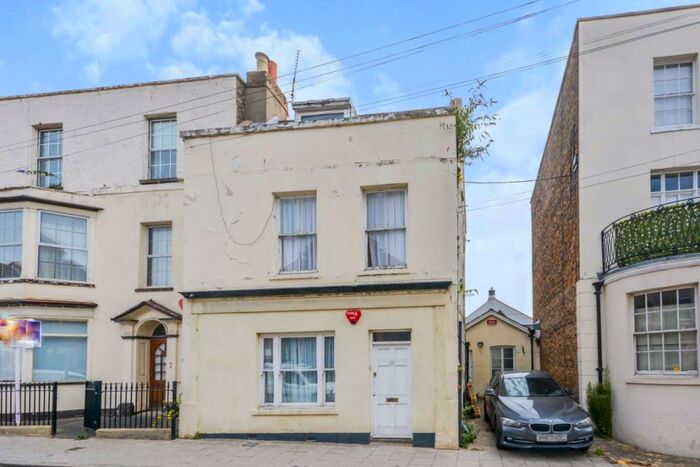 5 Bedroom House To Rent In Effingham Street, Ramsgate, CT11