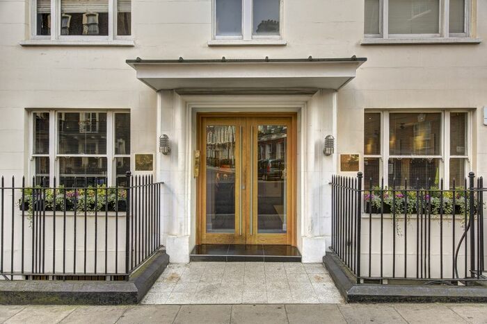 2 Bedroom Flat To Rent In Hill Street, London, W1J