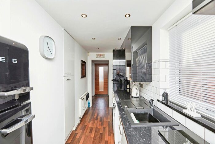 3 Bedroom Detached House For Sale In Nevis Close, Stenson Fields, Derby, DE24