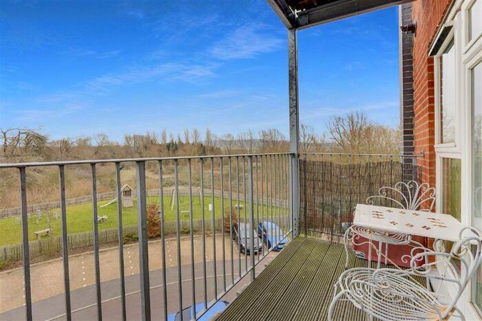 2 Bedroom Apartment To Rent In Millward Drive, Bletchley, Milton Keynes, MK2