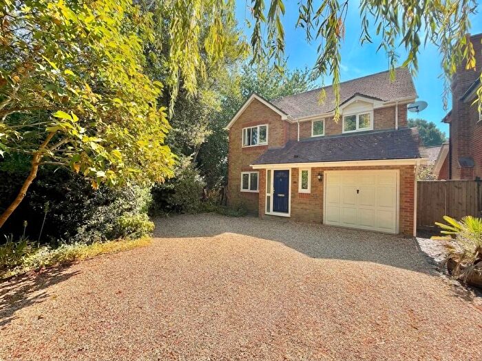 4 Bedroom Detached House For Sale In Rockery Close, Dibden, SO45