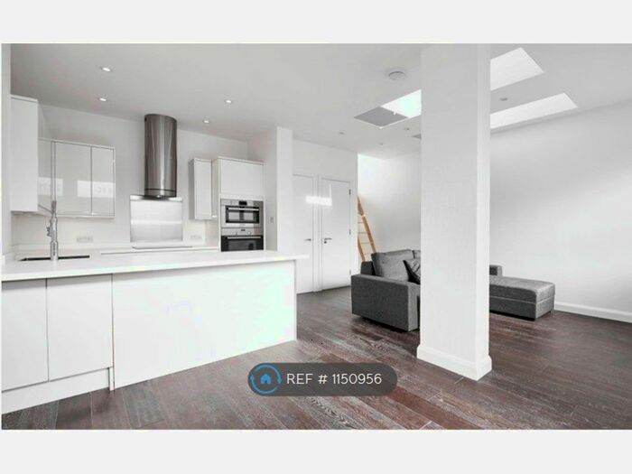 Studio To Rent In Bedford Hill, London, SW12