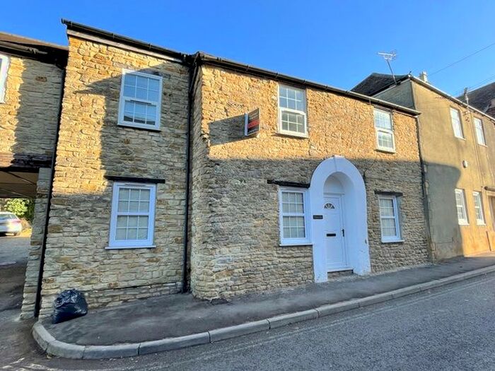 2 Bedroom Flat To Rent In North Street, Wincanton BA9