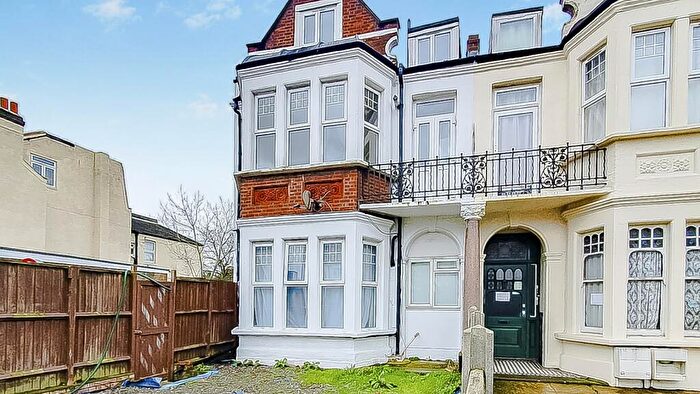 1 Bedroom Flat For Sale In London Road, Thornton Heath, Surrey, CR7