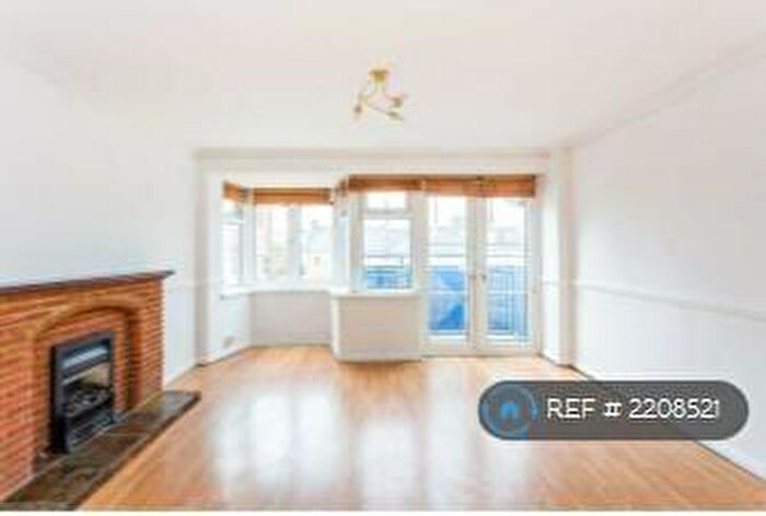 2 Bedroom Flat To Rent In Mill Lane, London, IG8