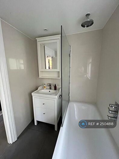 1 Bedroom Flat To Rent In Lockhart Street, London, E3