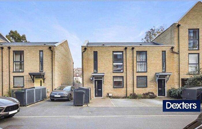 3 Bedroom Semi Detached House To Rent In Bathurst Square, London, N15