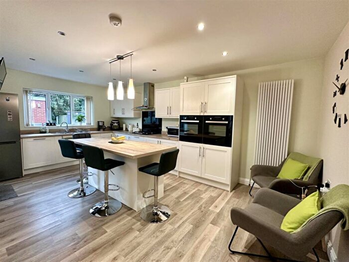 5 Bedroom Detached House For Sale In Holly Grove, Gilberdyke, HU15