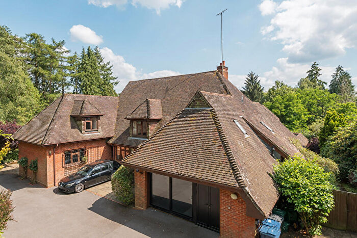 5 Bedroom Detached House For Sale In Swifts Close, Farnham, GU10