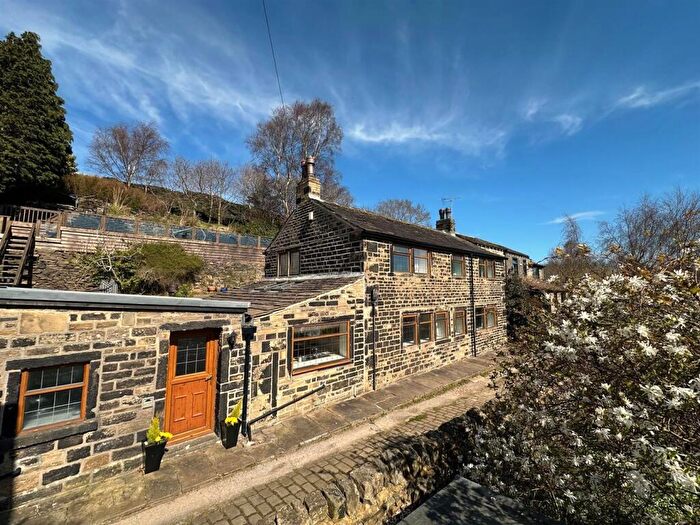 4 Bedroom Detached House For Sale In Briscoe Lane, Greetland, HX4