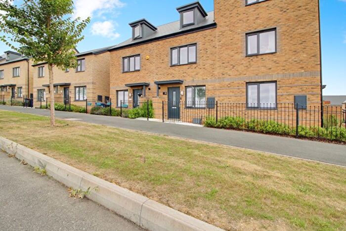3 Bedroom Town House For Sale In Nuffield Road, St Neots, PE19