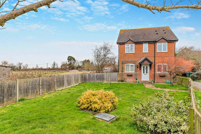 3 Bedroom Detached House For Sale In Sovereign Close, Granborough, Buckingham, MK18