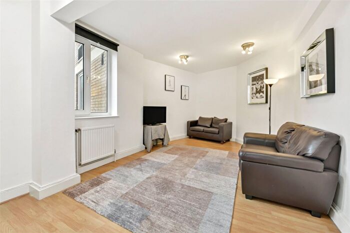 2 Bedroom Flat To Rent In Chelsea Cloisters, Sloane Avenue, London, SW3