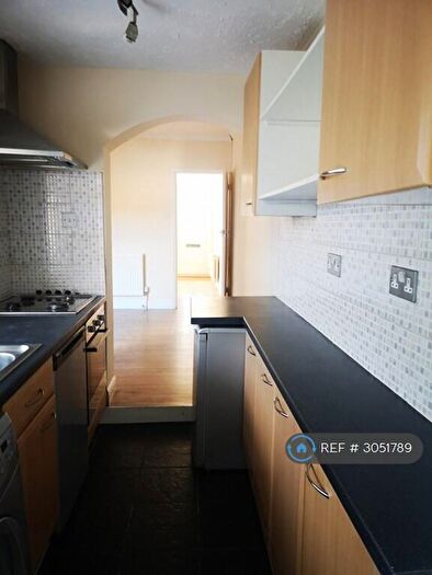 3 Bedroom Terraced House To Rent In Albany Road, Reading, RG30