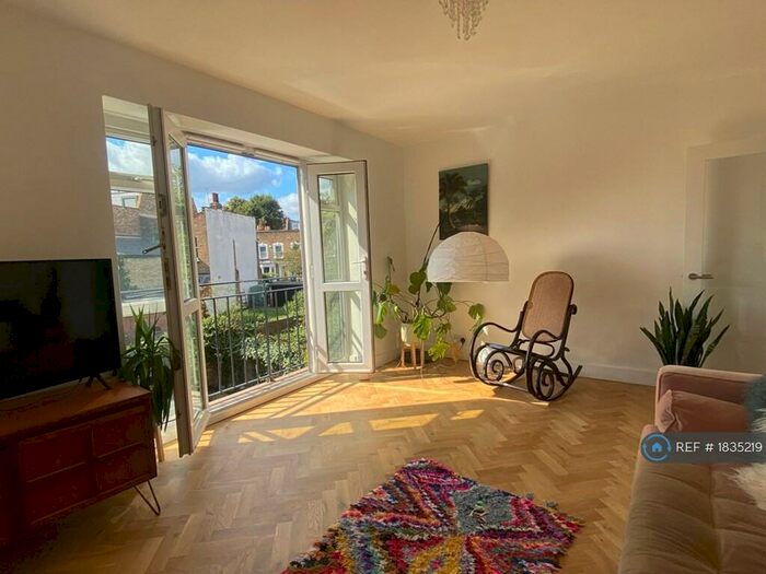 2 Bedroom Flat To Rent In Clissold Crescent, London, N16