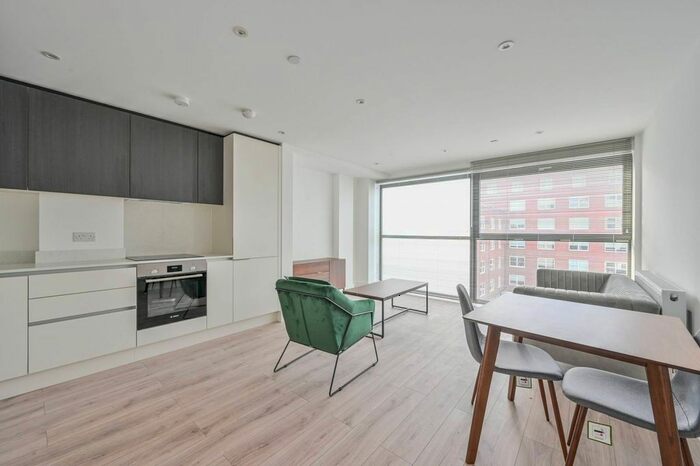 1 Bedroom Flat To Rent In Clements Lane, Ilford, IG1