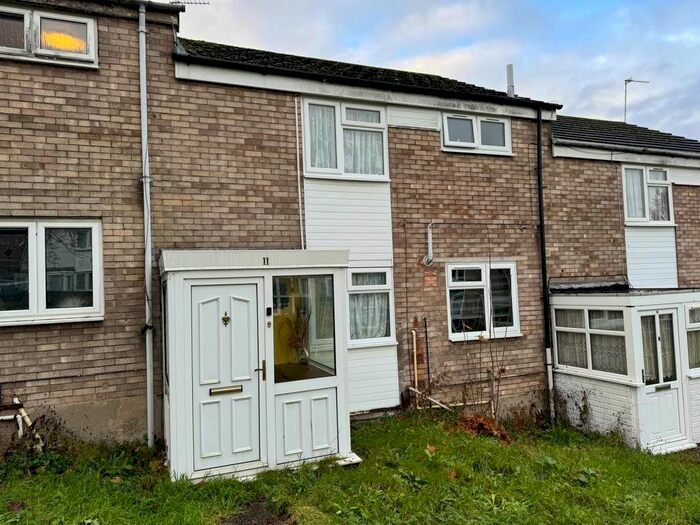 3 Bedroom Town House To Rent In Garsington Walk, Leicester, Leicestershire, LE5