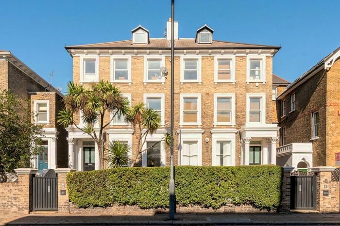 2 Bedroom Flat To Rent In Wandsworth Common North Side, Wandsworth Common, London, SW18