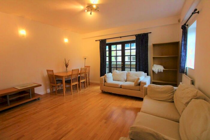 3 Bedroom House To Rent In Rope Street, Surrey Quays, SE16