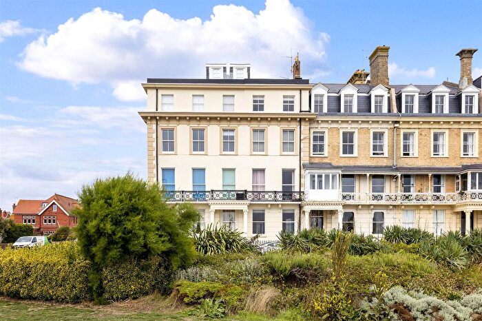 1 Bedroom Flat For Sale In Heene Terrace, Worthing, BN11